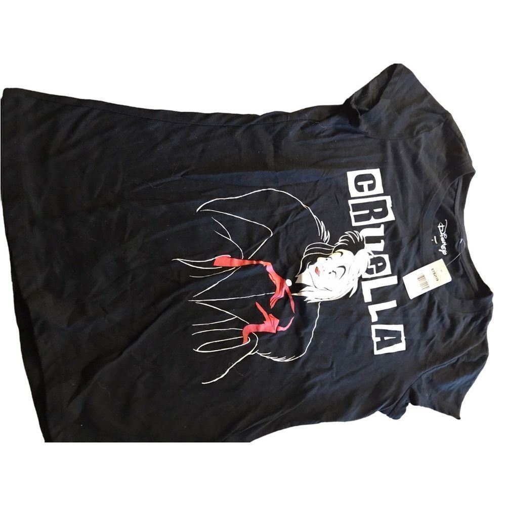 Disney cruellA size jrs large new with tags purchased at the park!